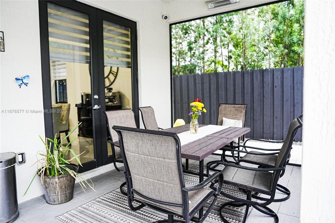 Recently Sold: $1,175,000 (5 beds, 6 baths, 3639 Square Feet)