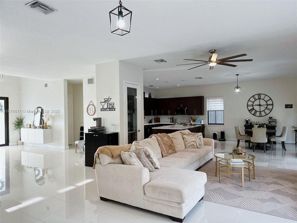 Recently Sold: $1,175,000 (5 beds, 6 baths, 3639 Square Feet)