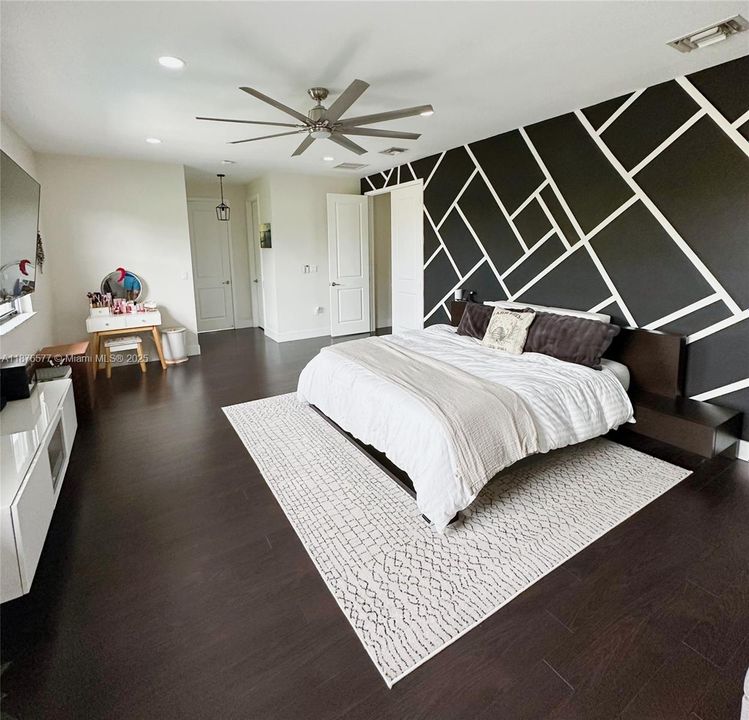 Recently Sold: $1,175,000 (5 beds, 6 baths, 3639 Square Feet)