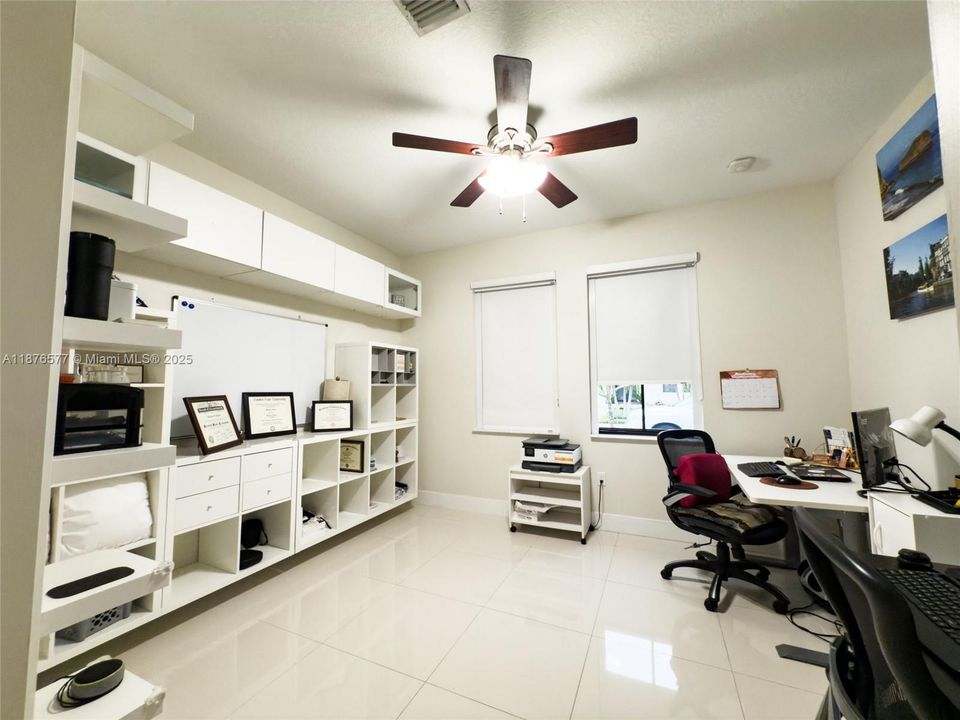 Recently Sold: $1,175,000 (5 beds, 6 baths, 3639 Square Feet)