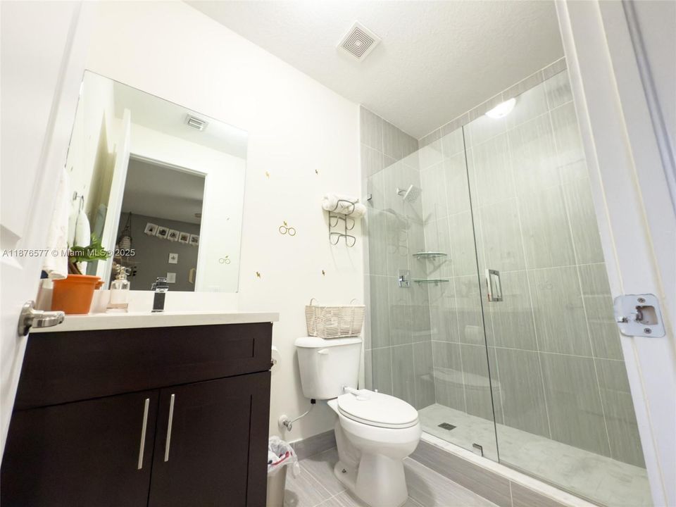 Recently Sold: $1,175,000 (5 beds, 6 baths, 3639 Square Feet)