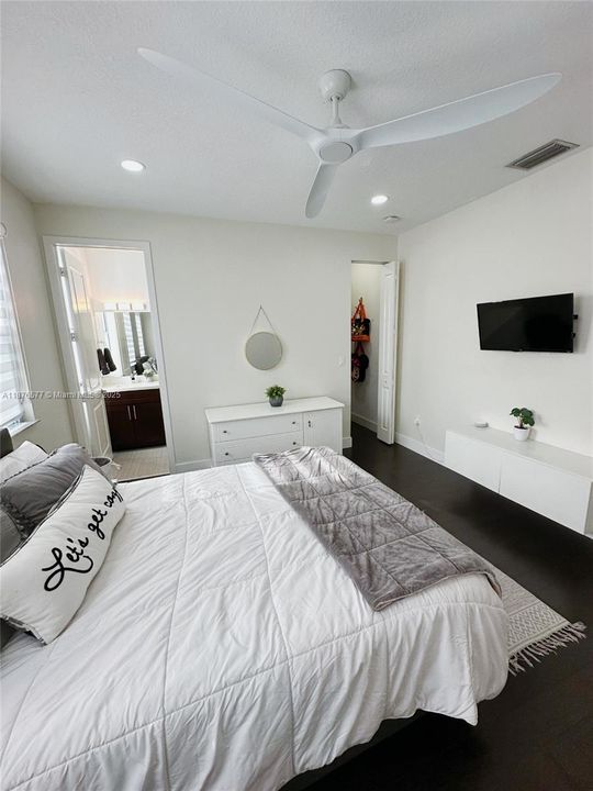 Recently Sold: $1,175,000 (5 beds, 6 baths, 3639 Square Feet)