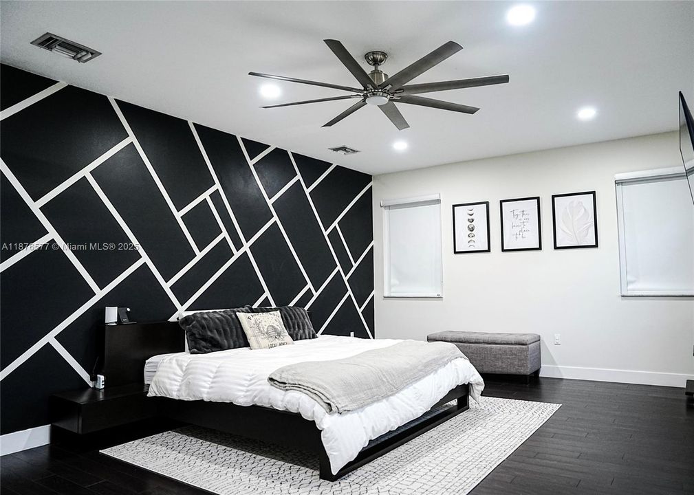 Recently Sold: $1,175,000 (5 beds, 6 baths, 3639 Square Feet)