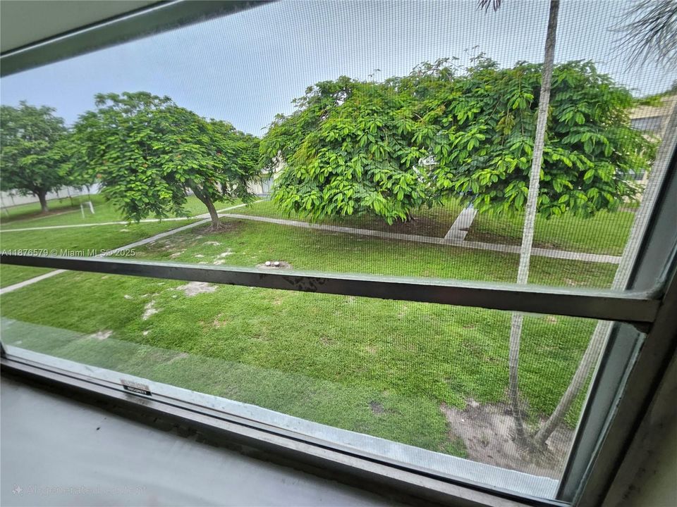 На продажу: $163,000 (1 спален, 1 ванн, 700 Квадратных фут)