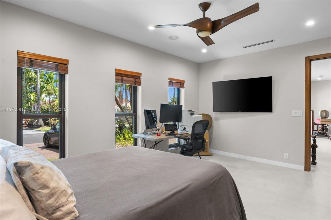 Active With Contract: $4,250,000 (4 beds, 3 baths, 2971 Square Feet)