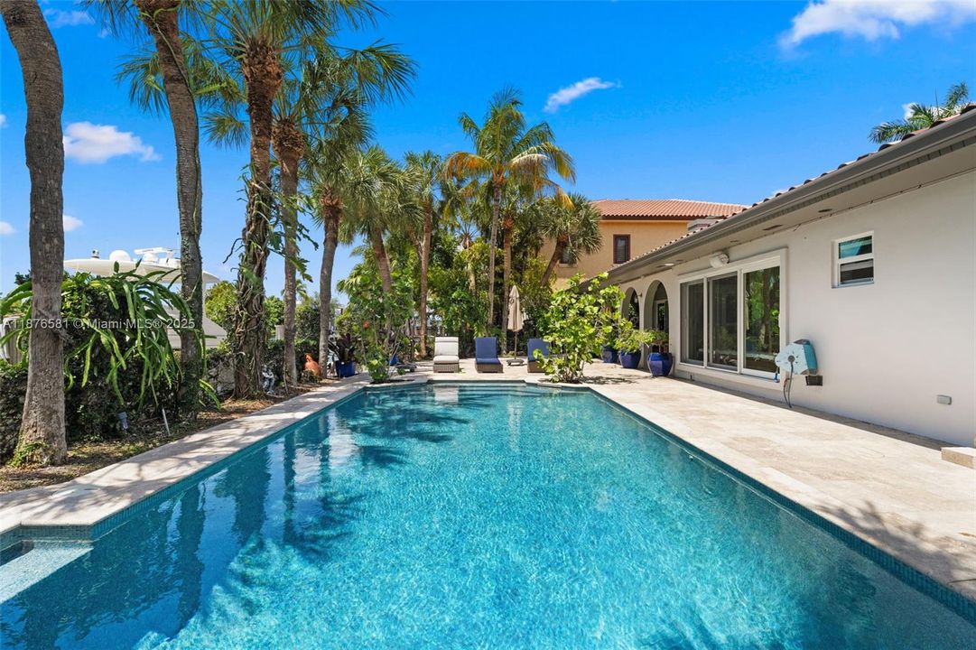 Active With Contract: $4,250,000 (4 beds, 3 baths, 2971 Square Feet)