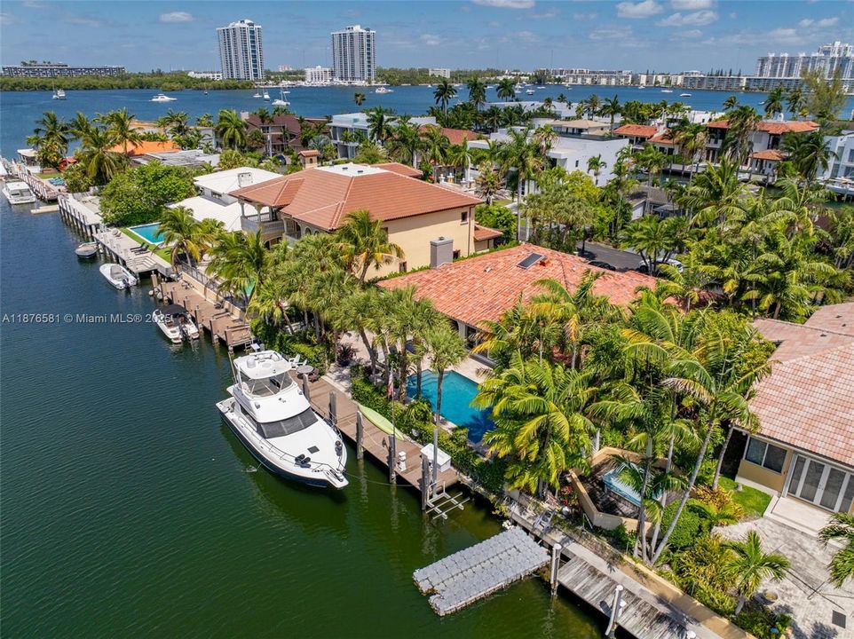 Active With Contract: $4,250,000 (4 beds, 3 baths, 2971 Square Feet)