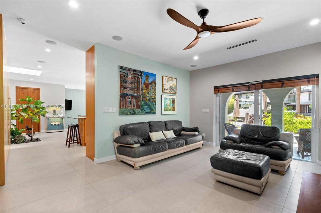 Active With Contract: $4,250,000 (4 beds, 3 baths, 2971 Square Feet)