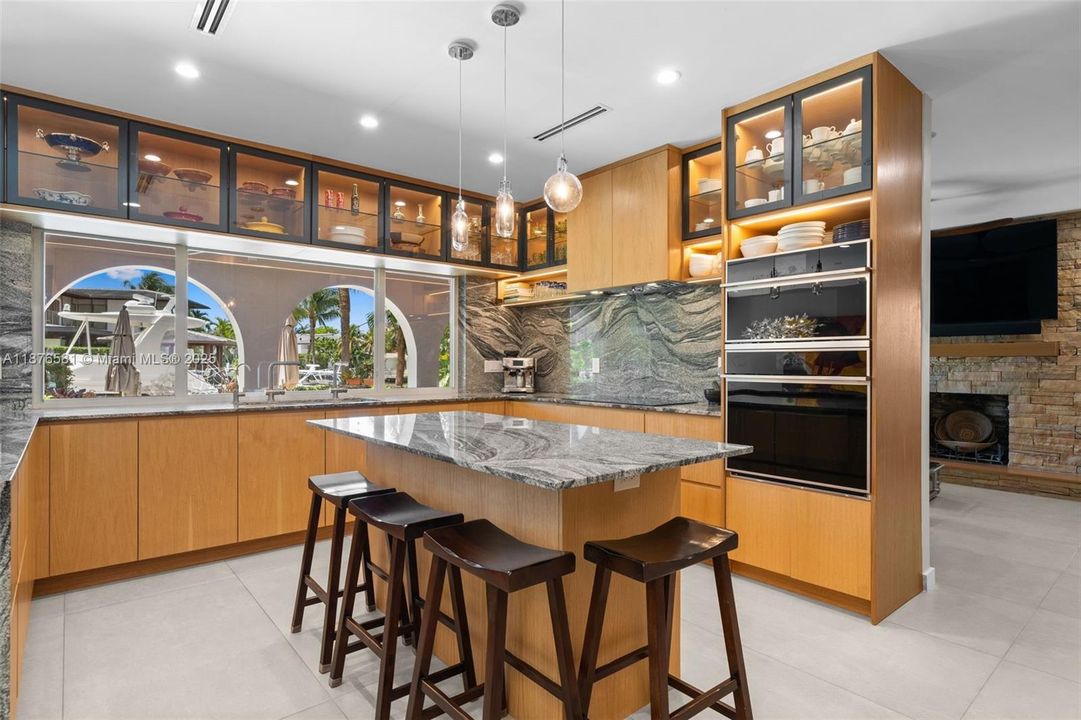 Active With Contract: $4,250,000 (4 beds, 3 baths, 2971 Square Feet)