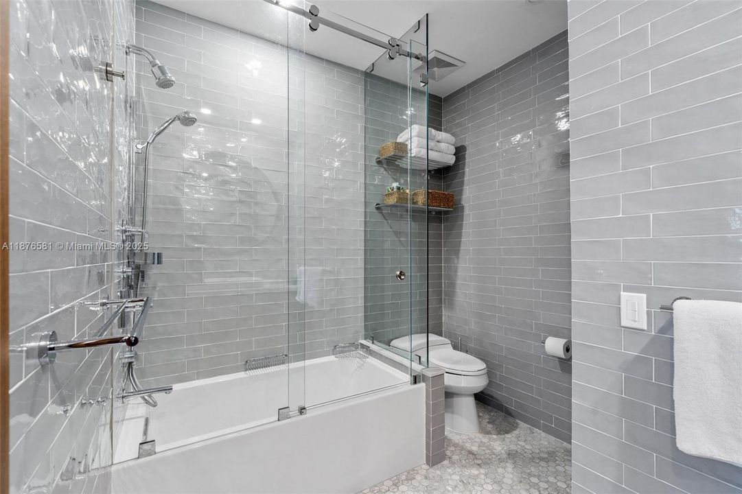 Active With Contract: $4,250,000 (4 beds, 3 baths, 2971 Square Feet)