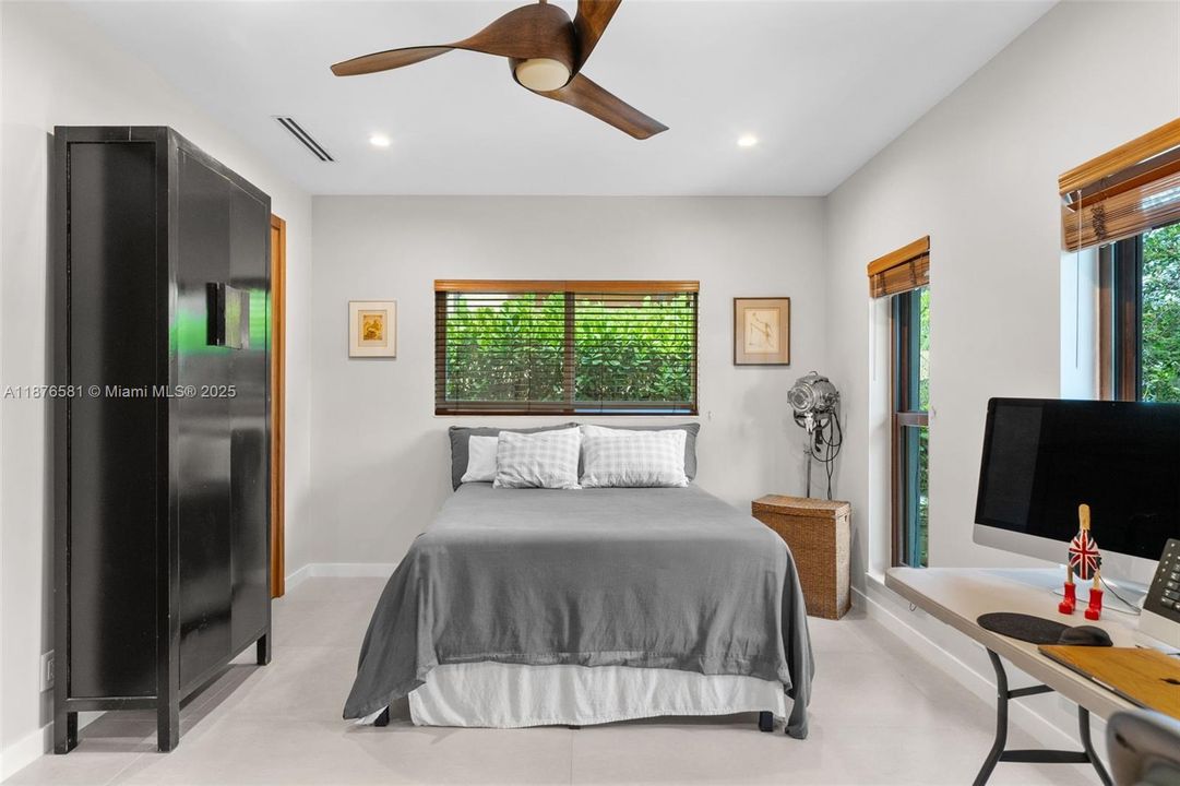 Active With Contract: $4,250,000 (4 beds, 3 baths, 2971 Square Feet)