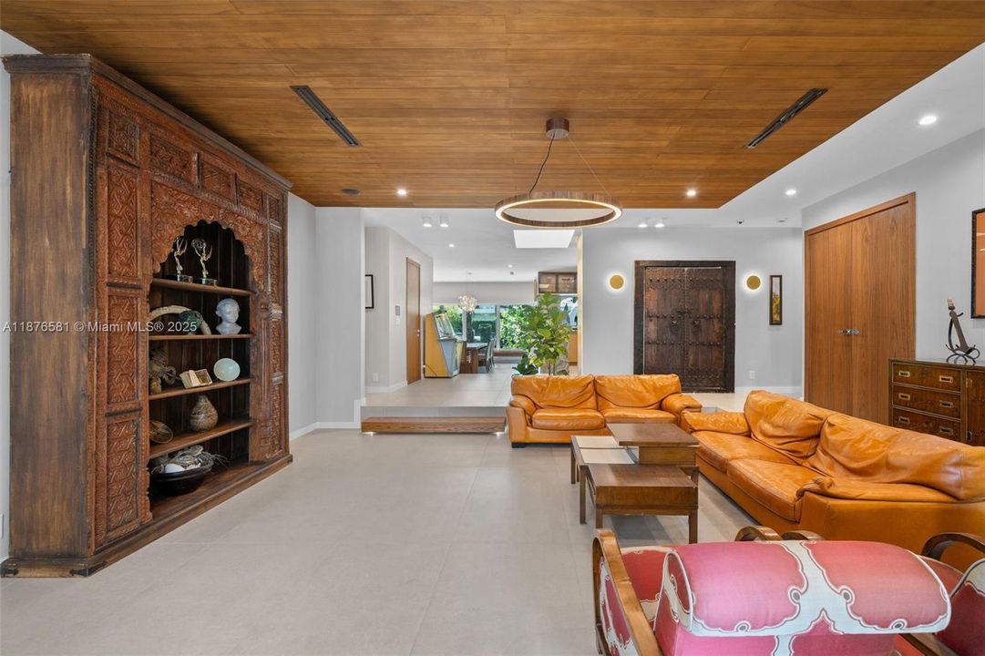 Active With Contract: $4,250,000 (4 beds, 3 baths, 2971 Square Feet)