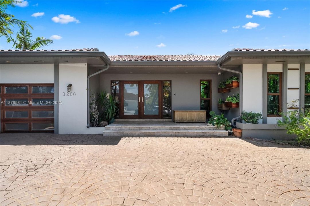 Active With Contract: $4,250,000 (4 beds, 3 baths, 2971 Square Feet)