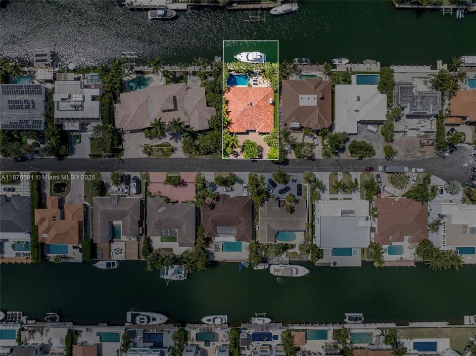 Active With Contract: $4,250,000 (4 beds, 3 baths, 2971 Square Feet)