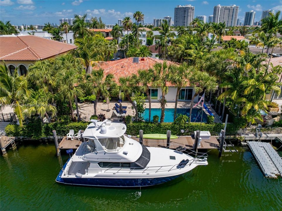 Active With Contract: $4,250,000 (4 beds, 3 baths, 2971 Square Feet)