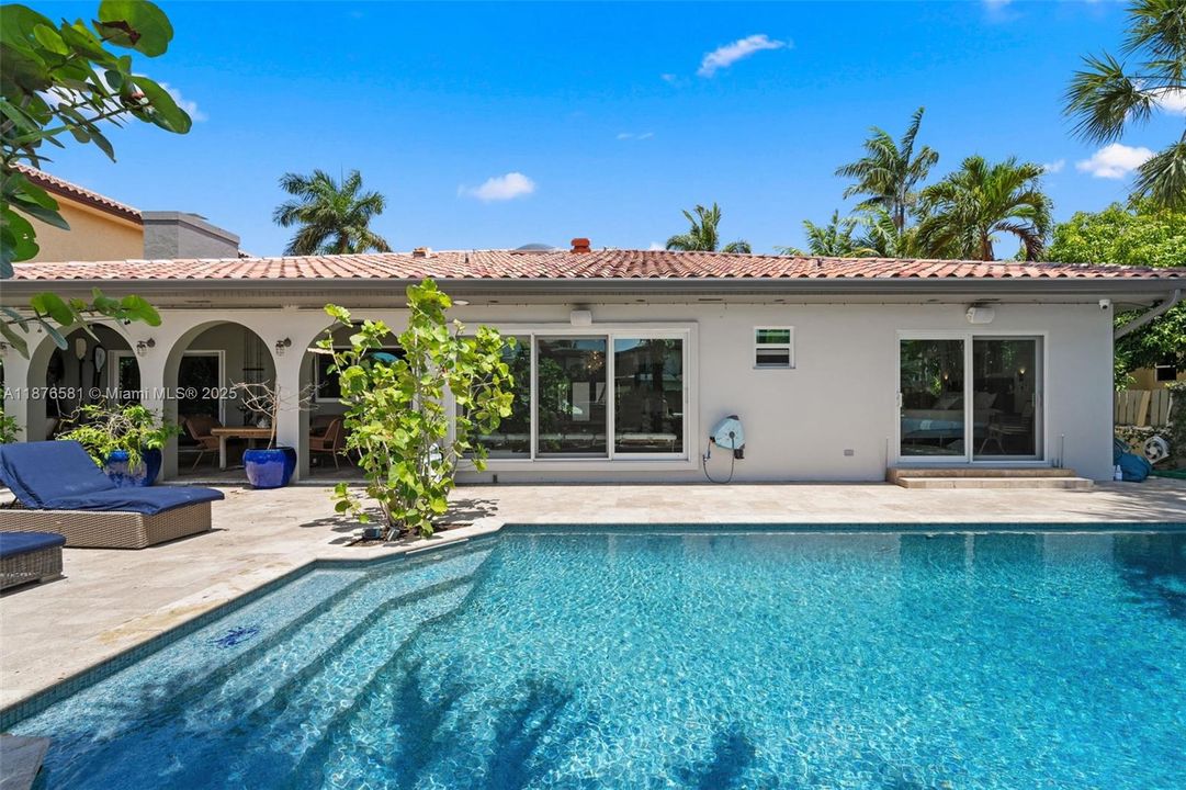 Active With Contract: $4,250,000 (4 beds, 3 baths, 2971 Square Feet)