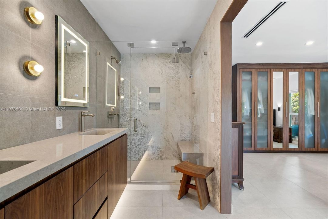 Active With Contract: $4,250,000 (4 beds, 3 baths, 2971 Square Feet)