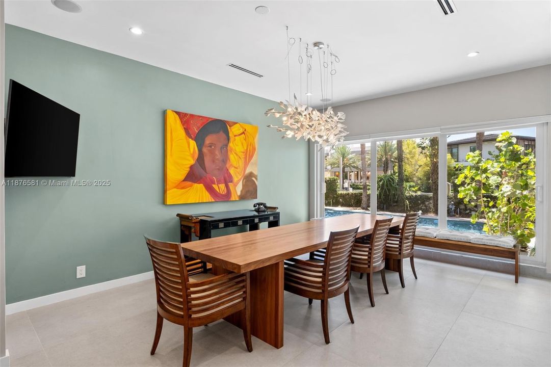 Active With Contract: $4,250,000 (4 beds, 3 baths, 2971 Square Feet)