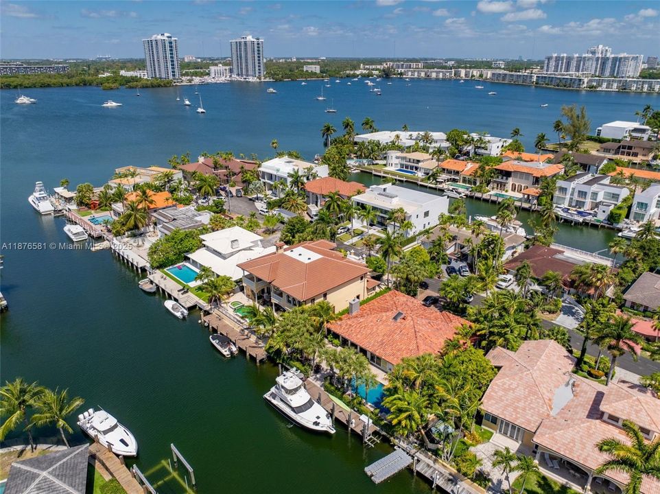 Active With Contract: $4,250,000 (4 beds, 3 baths, 2971 Square Feet)