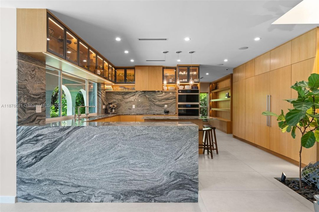 Active With Contract: $4,250,000 (4 beds, 3 baths, 2971 Square Feet)