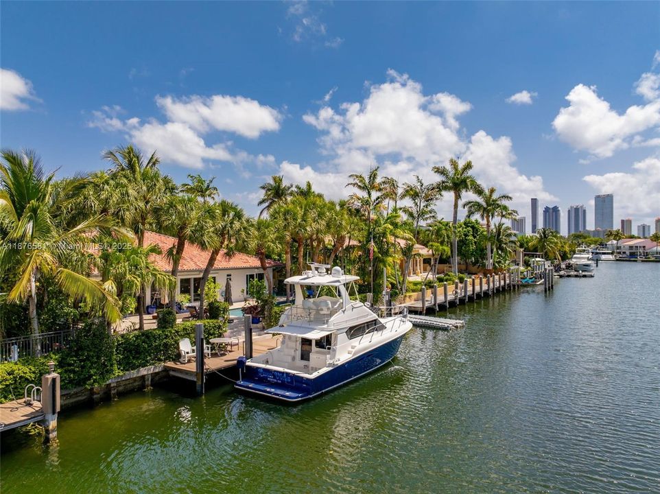 Active With Contract: $4,250,000 (4 beds, 3 baths, 2971 Square Feet)