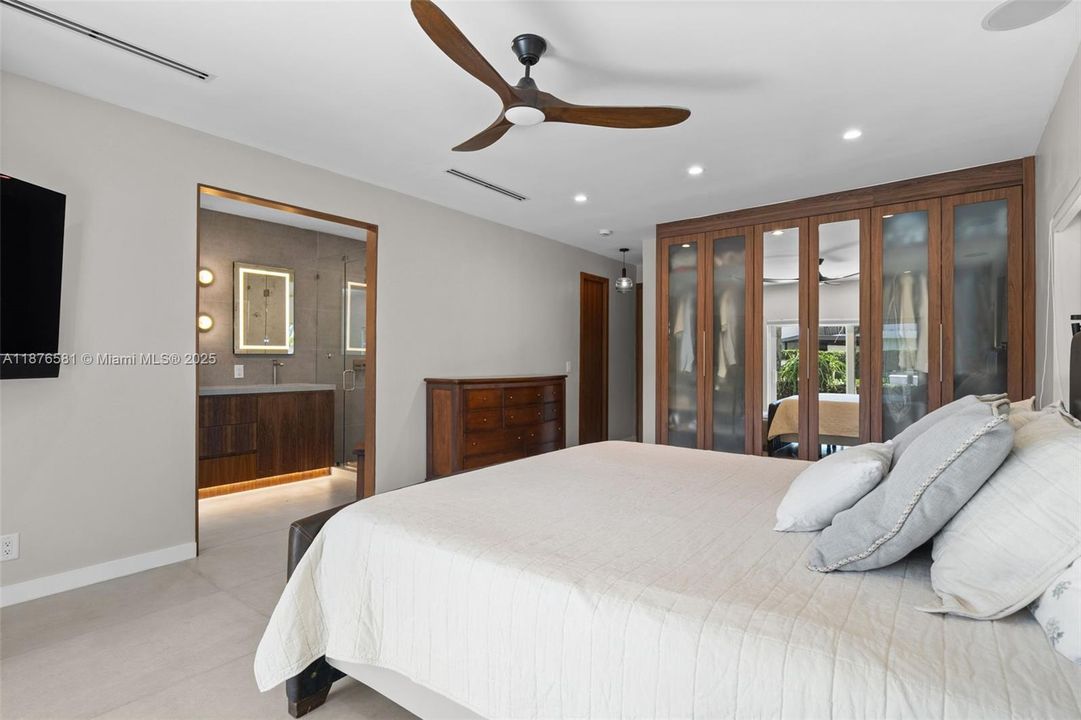 Active With Contract: $4,250,000 (4 beds, 3 baths, 2971 Square Feet)