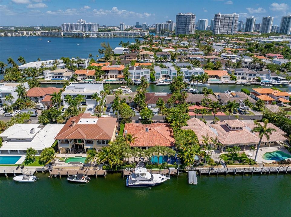 Active With Contract: $4,250,000 (4 beds, 3 baths, 2971 Square Feet)