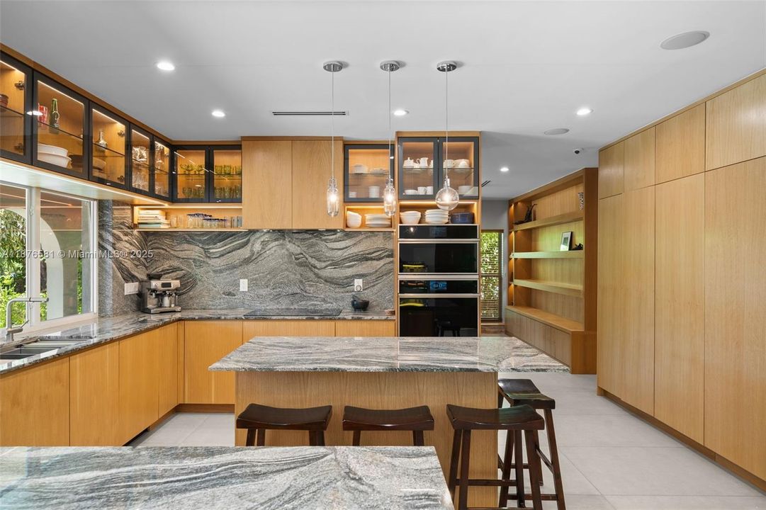 Active With Contract: $4,250,000 (4 beds, 3 baths, 2971 Square Feet)