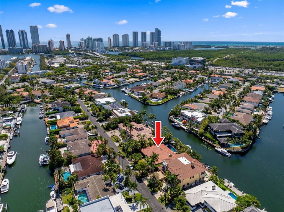 Active With Contract: $4,250,000 (4 beds, 3 baths, 2971 Square Feet)