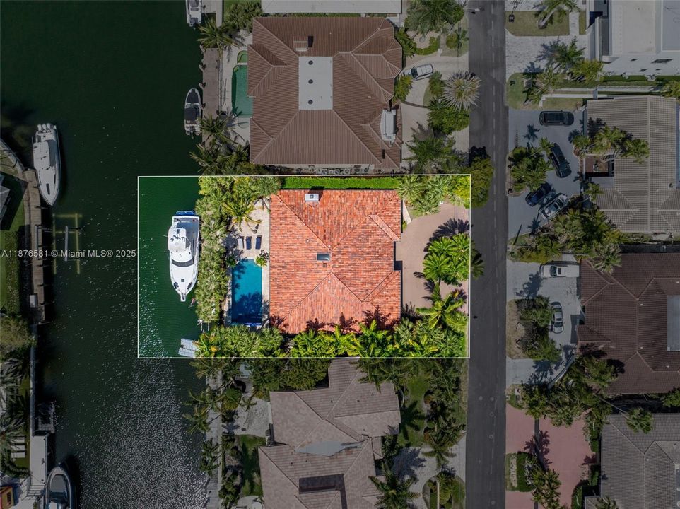 Active With Contract: $4,250,000 (4 beds, 3 baths, 2971 Square Feet)