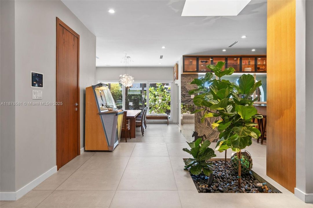 Active With Contract: $4,250,000 (4 beds, 3 baths, 2971 Square Feet)