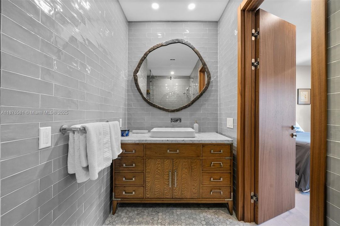 Active With Contract: $4,250,000 (4 beds, 3 baths, 2971 Square Feet)