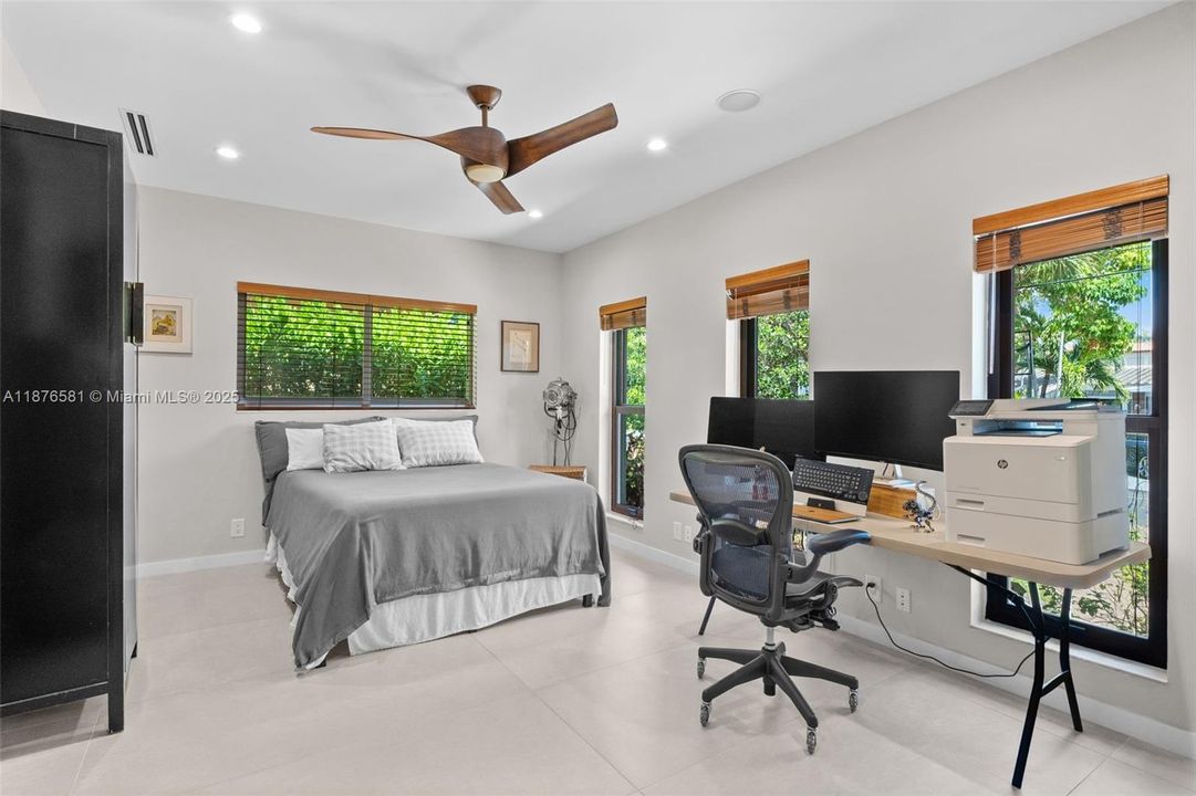 Active With Contract: $4,250,000 (4 beds, 3 baths, 2971 Square Feet)