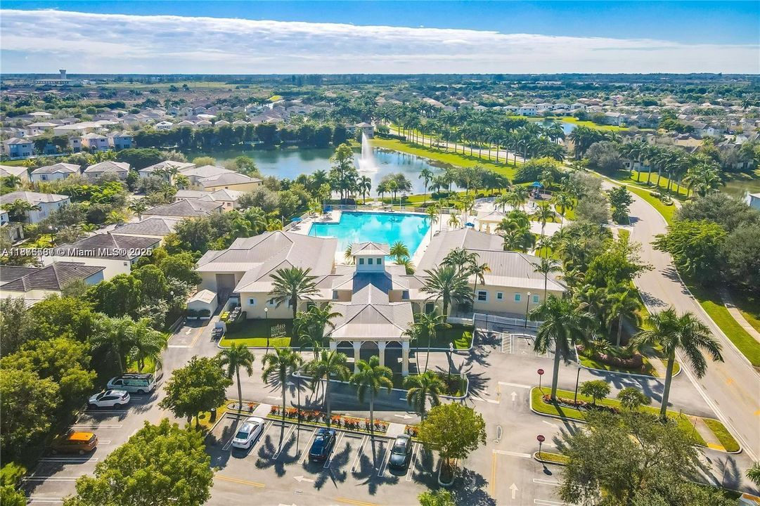 合同活跃: $2,500 (3 贝兹, 2 浴室, 1507 平方英尺)