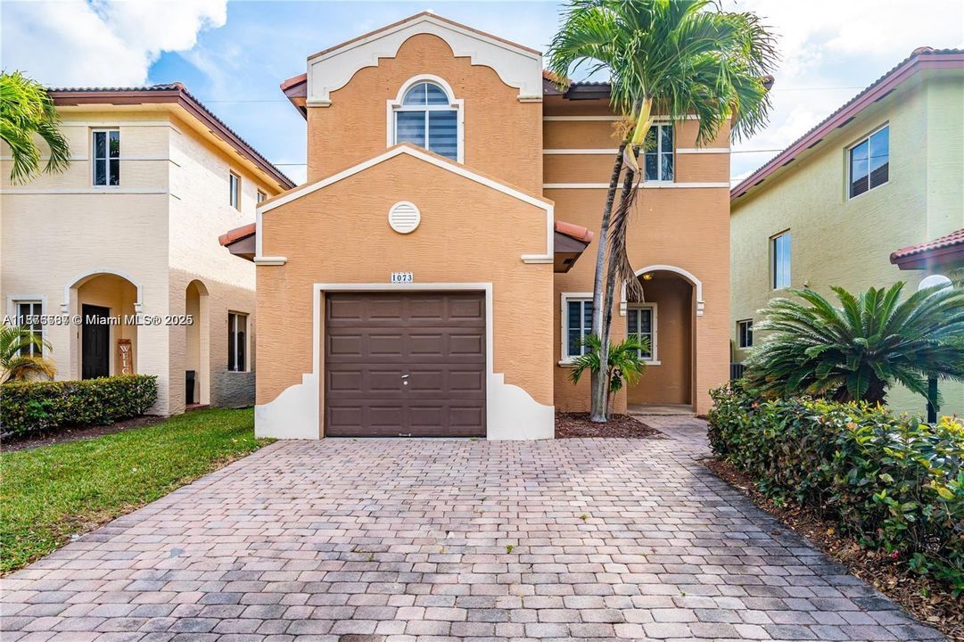 合同活跃: $2,500 (3 贝兹, 2 浴室, 1507 平方英尺)