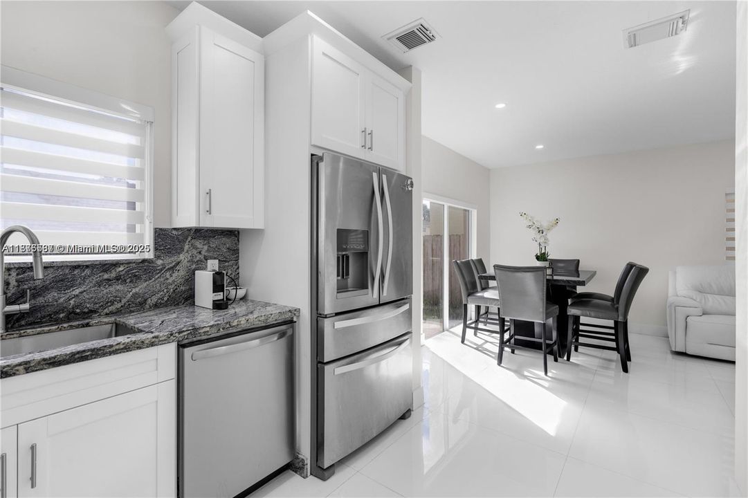 合同活跃: $2,500 (3 贝兹, 2 浴室, 1507 平方英尺)