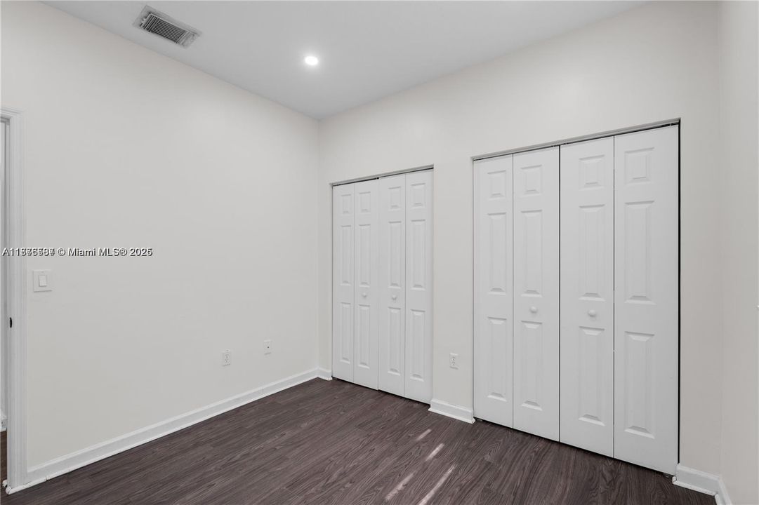 合同活跃: $2,500 (3 贝兹, 2 浴室, 1507 平方英尺)