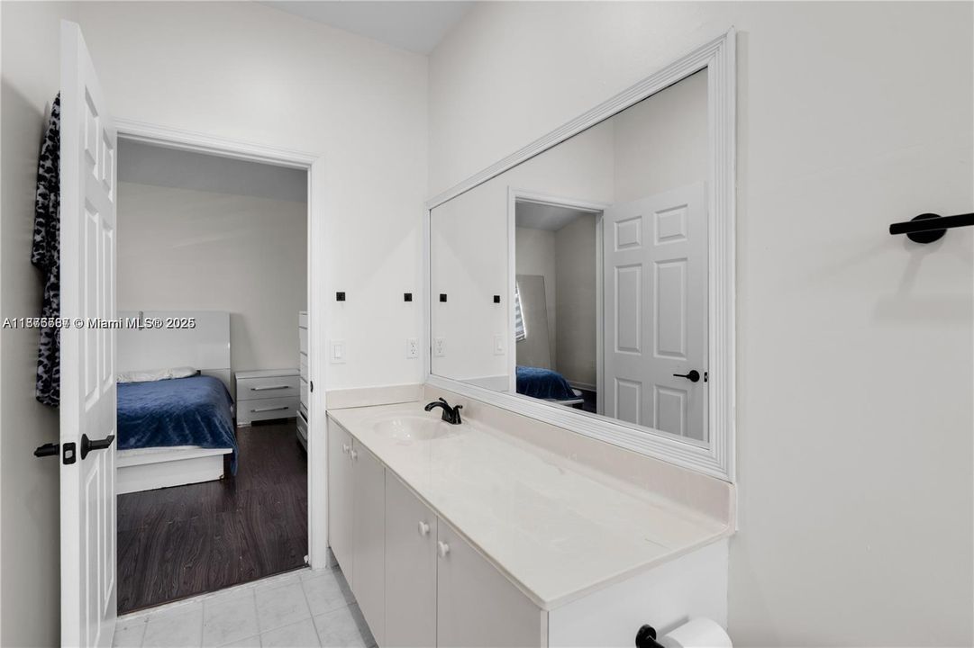 合同活跃: $2,500 (3 贝兹, 2 浴室, 1507 平方英尺)