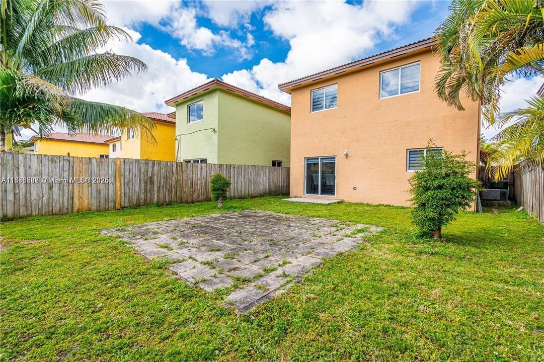 合同活跃: $2,500 (3 贝兹, 2 浴室, 1507 平方英尺)