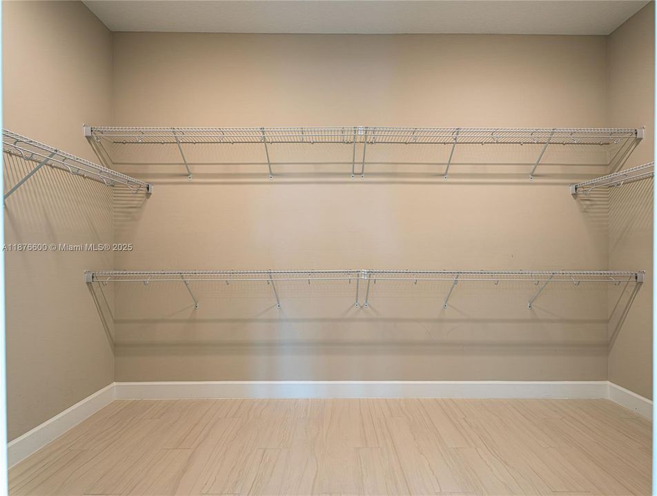 合同活跃: $645,000 (3 贝兹, 2 浴室, 1920 平方英尺)