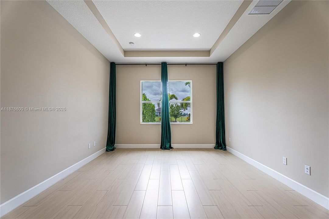 合同活跃: $645,000 (3 贝兹, 2 浴室, 1920 平方英尺)