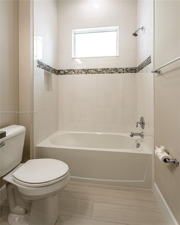 合同活跃: $645,000 (3 贝兹, 2 浴室, 1920 平方英尺)