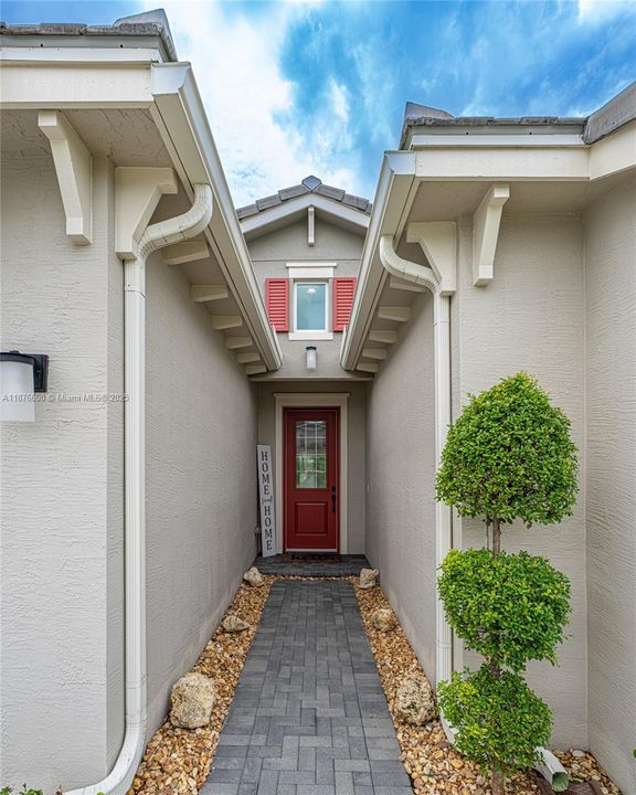 合同活跃: $645,000 (3 贝兹, 2 浴室, 1920 平方英尺)