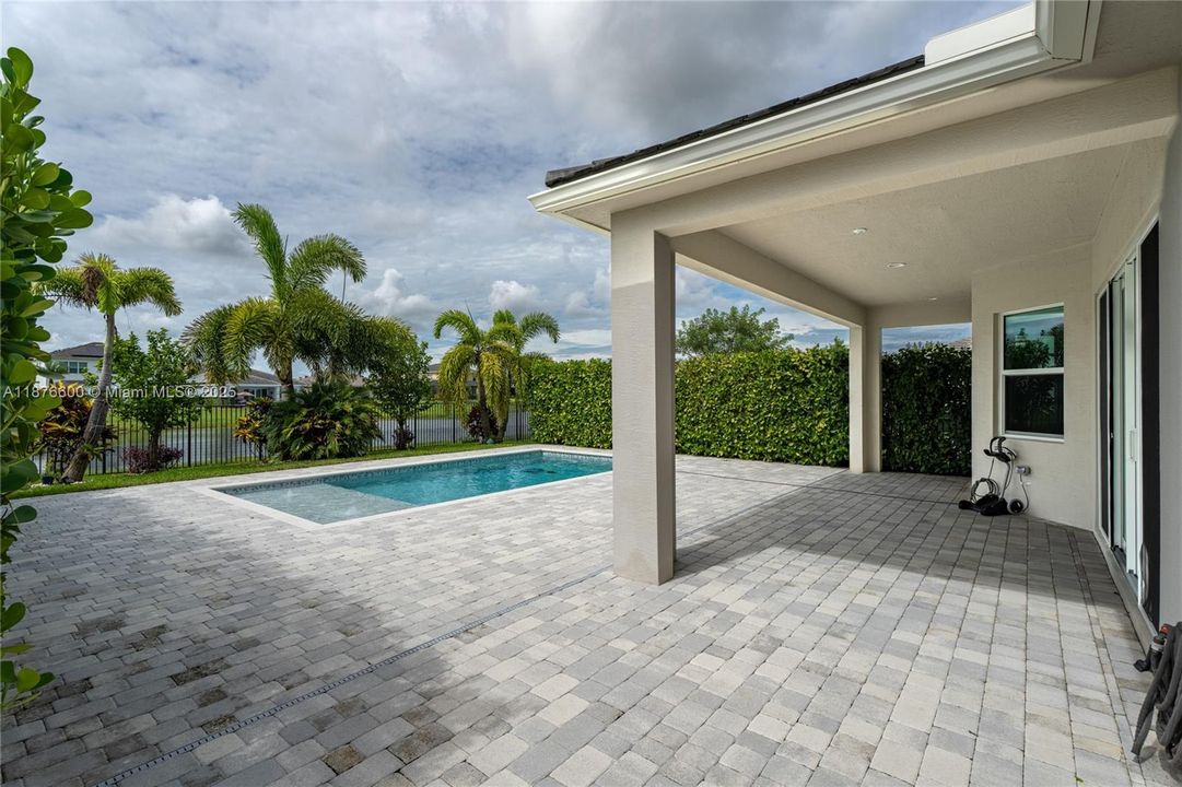 合同活跃: $645,000 (3 贝兹, 2 浴室, 1920 平方英尺)