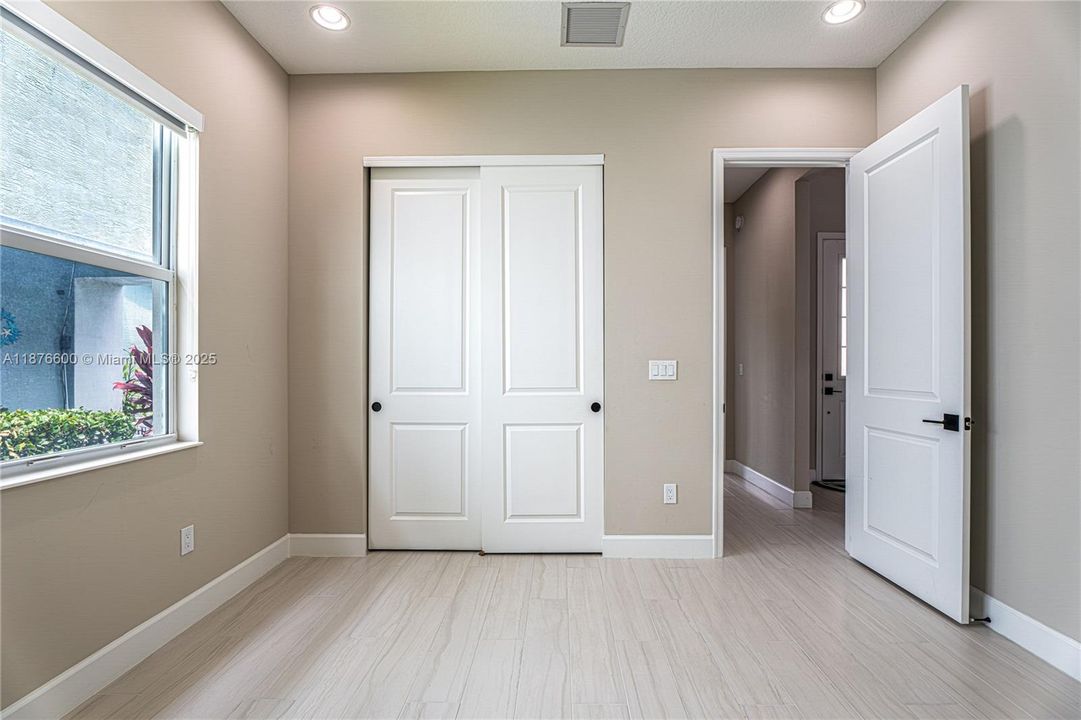 合同活跃: $645,000 (3 贝兹, 2 浴室, 1920 平方英尺)