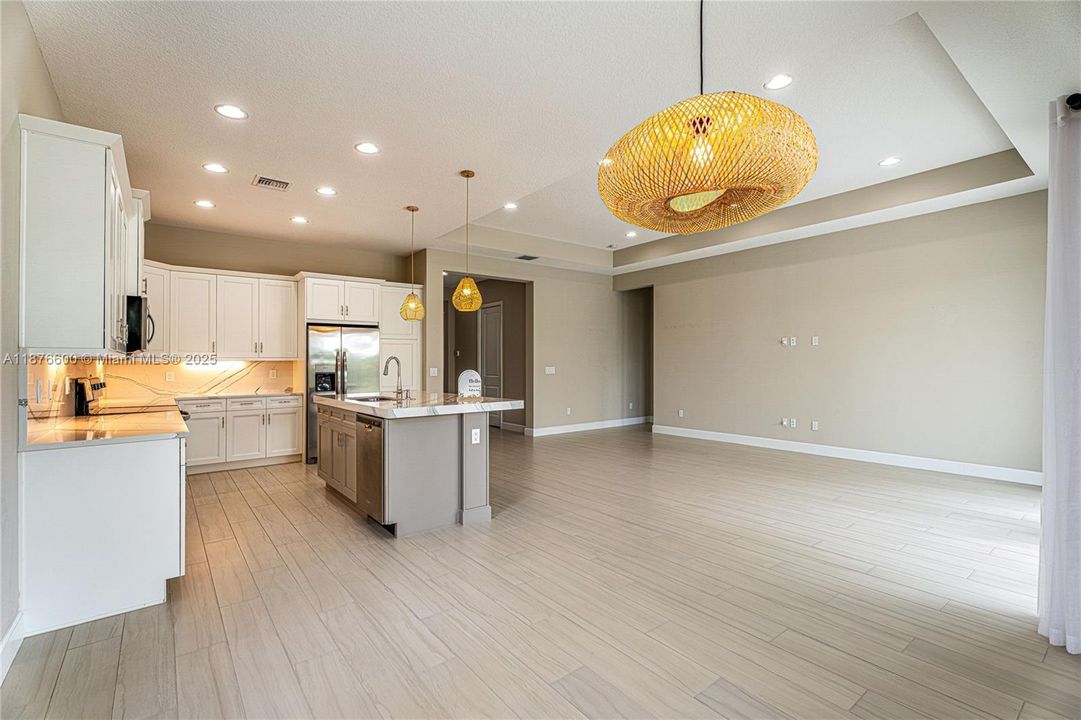 合同活跃: $645,000 (3 贝兹, 2 浴室, 1920 平方英尺)