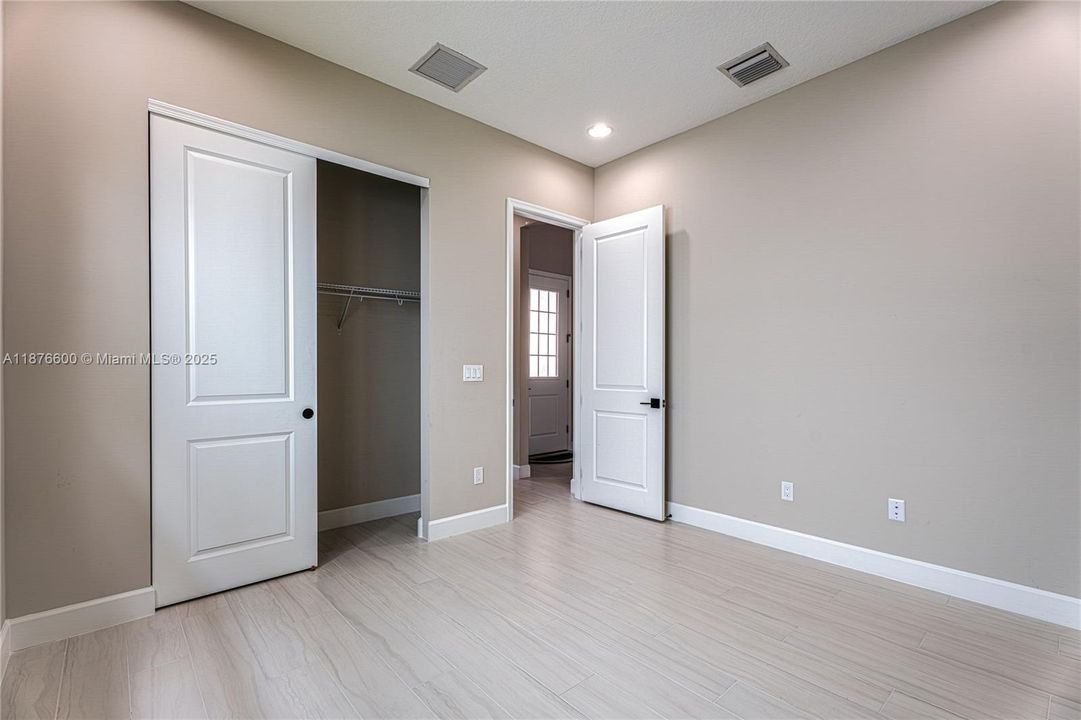 合同活跃: $645,000 (3 贝兹, 2 浴室, 1920 平方英尺)