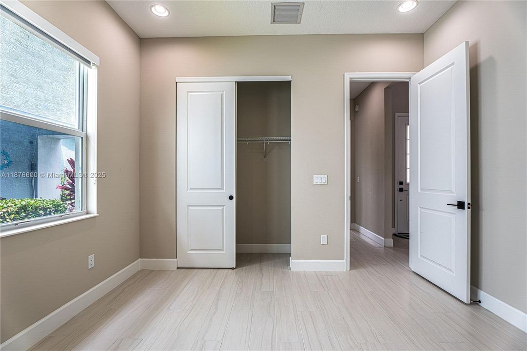 合同活跃: $645,000 (3 贝兹, 2 浴室, 1920 平方英尺)