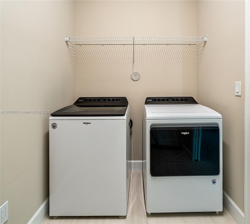 合同活跃: $645,000 (3 贝兹, 2 浴室, 1920 平方英尺)