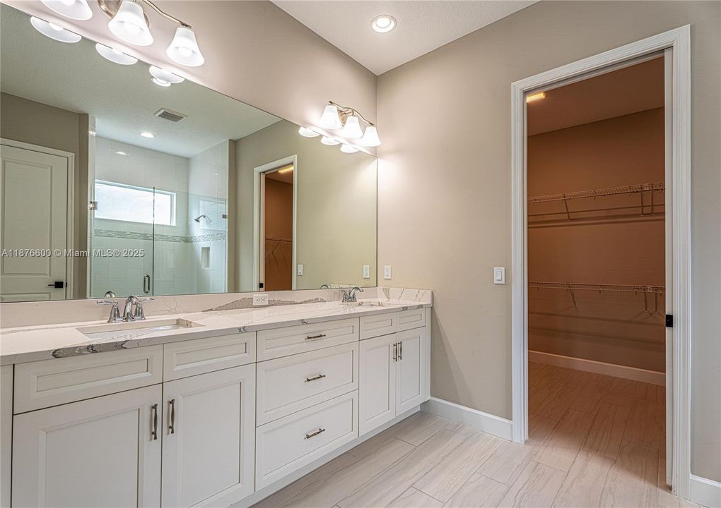 合同活跃: $645,000 (3 贝兹, 2 浴室, 1920 平方英尺)